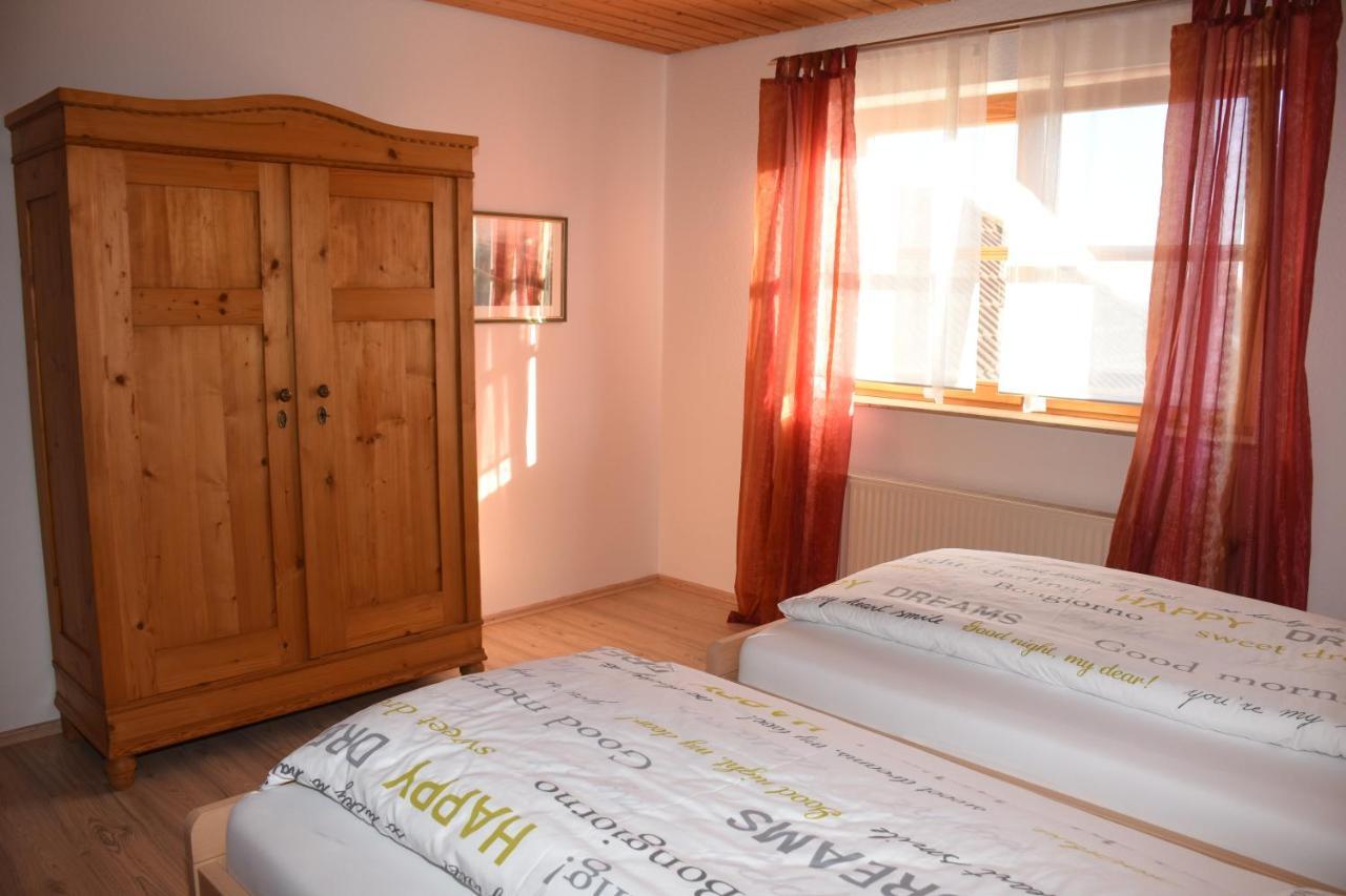 Ferienwohnung Im Rosengarten Ebenweiler Esterno foto