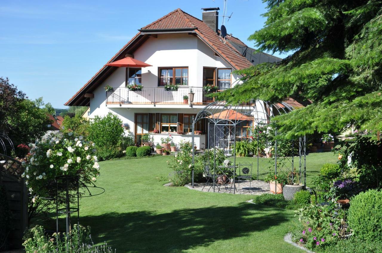 Ferienwohnung Im Rosengarten Ebenweiler Esterno foto